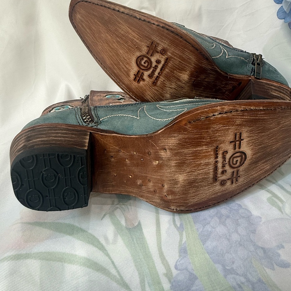 Embroidered Leather Cowboy Boots - Picture 4 of 6